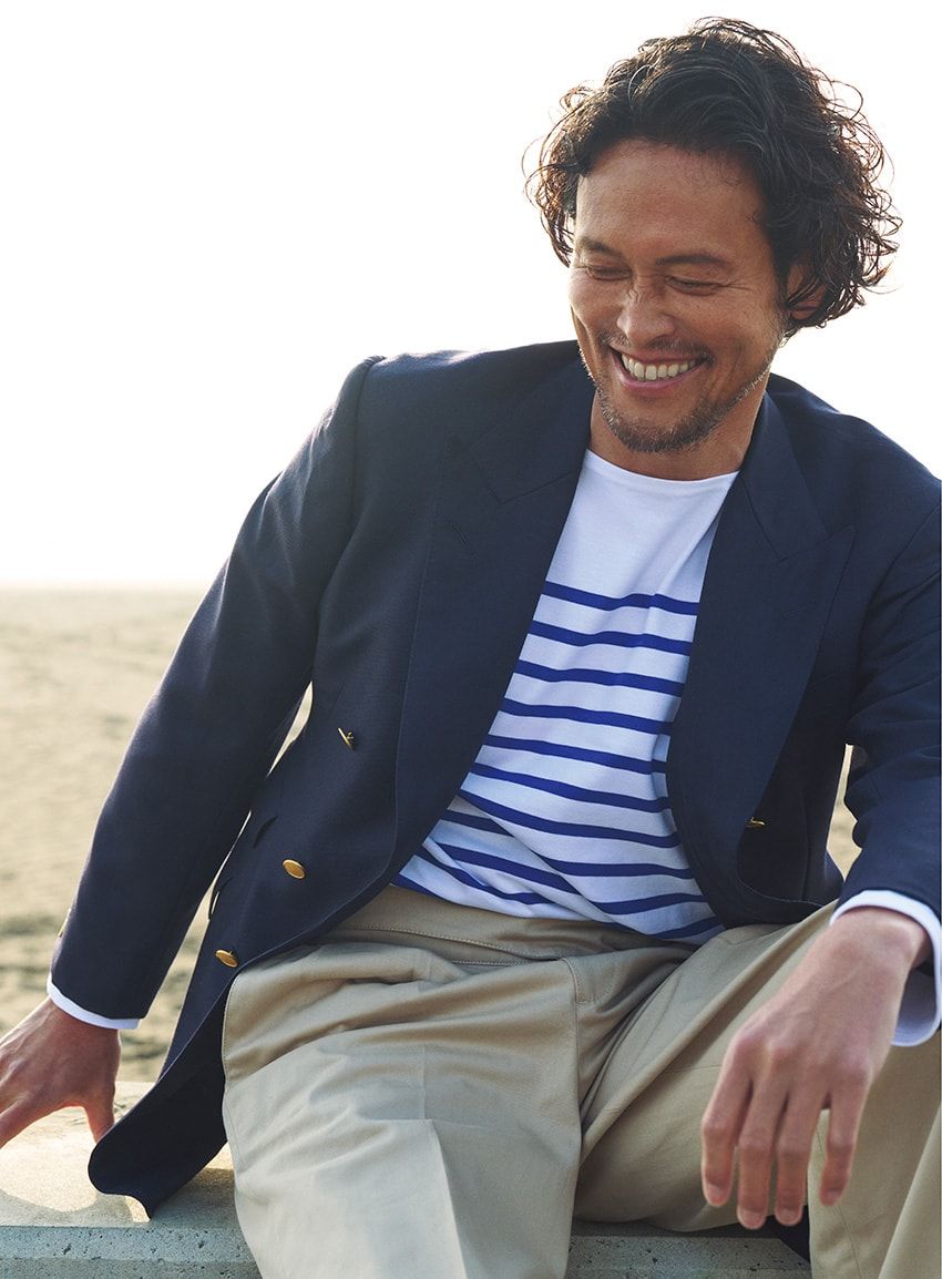 カットソー2万350円／セント ジェームス（セント ジェームス代官山店　03-3464-7123）、ジャケット19万6900円／フミヤ ヒラノ ロンドン（ノウン　03-5797-8950）、パンツ5万5000円／アニエスベー ジャパン　0120-744-800