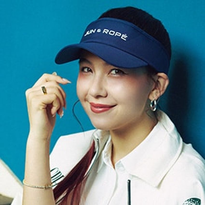 シューズはナイキがお気に入り！モデル 長谷川ミラの「ヨガ×ゴルフ」な私物を拝見！ - 1枚目の画像