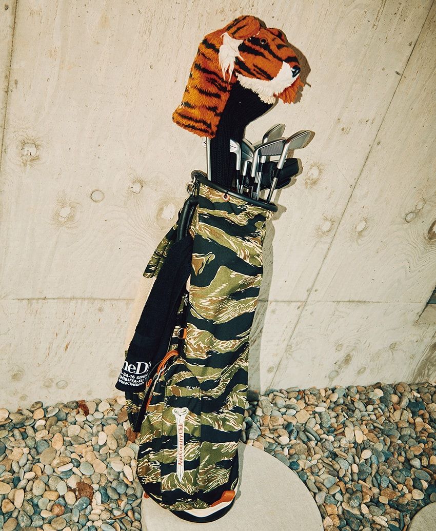 靴は「ヴァンズ」、ウェアは「パレス」。スタイリスト笹川陽介の“ストリート”なゴルフアイテム - 4枚目の画像