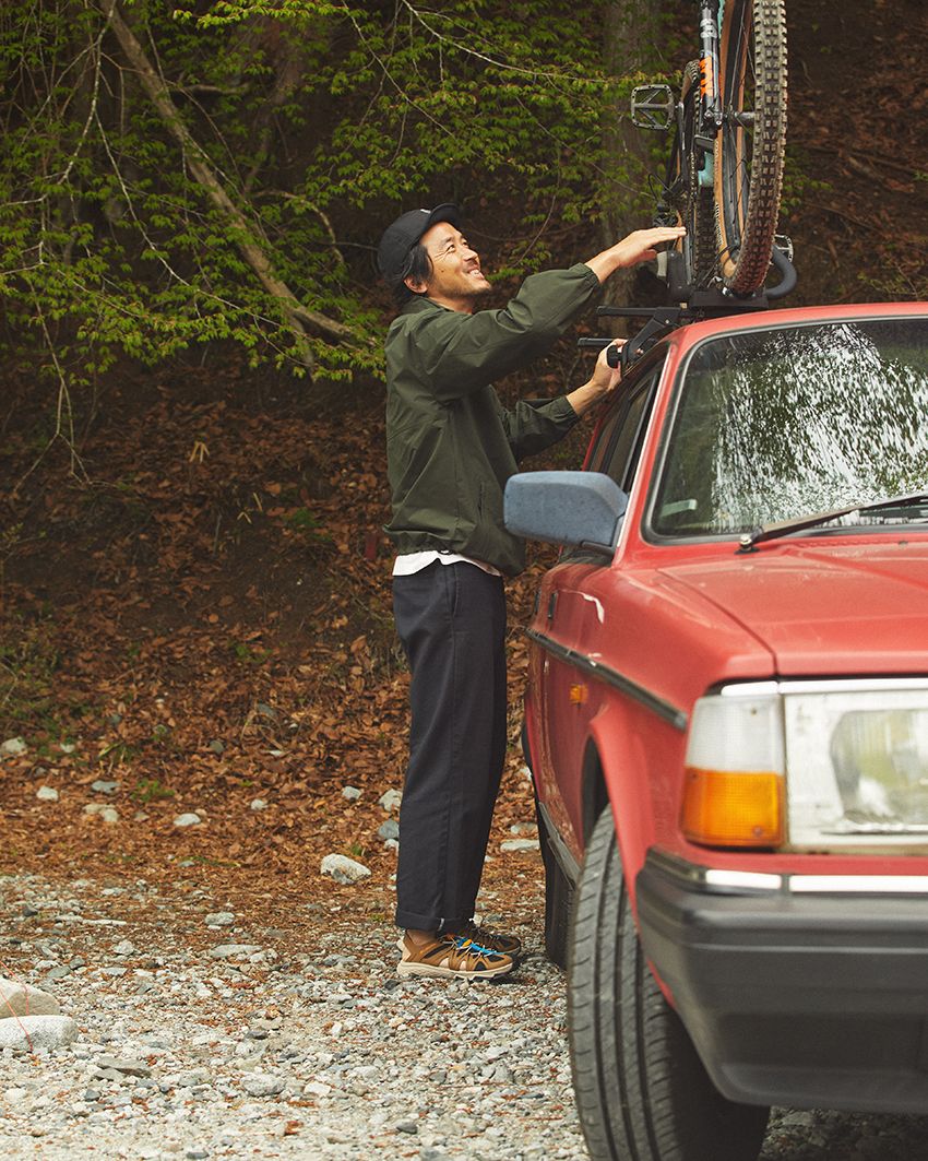 小林雄美（こばやし・たけはる）●多くのメディア、ファッションビジュアルを手掛けるヘアメイクアーティスト。ここ10年ほど、マウンテンバイクの魅力にどっぷりハマり、春〜秋の３シーズンは、休日に愛車数台と共に山へと向かう。
