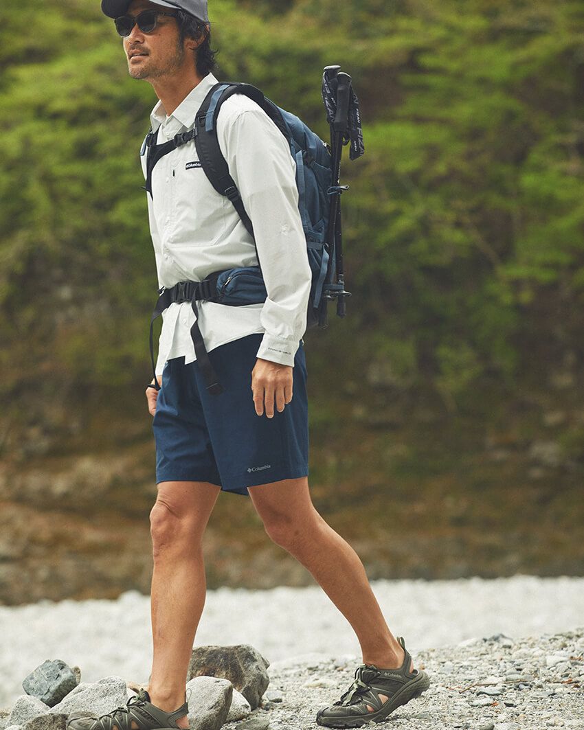 大石 学（おおいし・がく）●モデルとして雑誌、広告、映像作品等で活躍。2014年に世界一周の旅でネパールに行ったことをきっかけに、登山に目覚める。以後、国内外で登山ライフを満喫中。サンダル1万4300円、シャツ1万4300円、ショーツ5940円、キャップ3190円、バックパック1万5400円／すべてコロンビア（コロンビアスポーツウェアジャパン　0120-193-803）