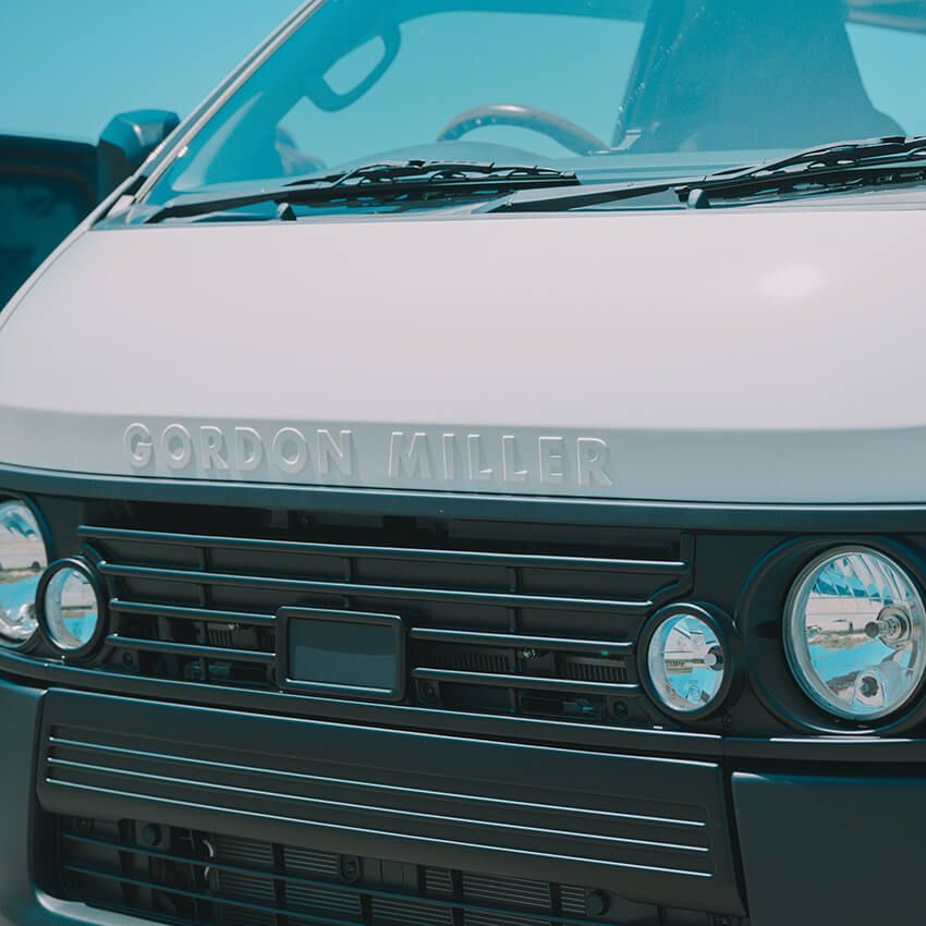 イモトアヤコの愛車“入手困難な特別ハイエース”を拝見！「女子ウケは悪い。でもオジサンには響く（笑）」 - 2枚目の画像