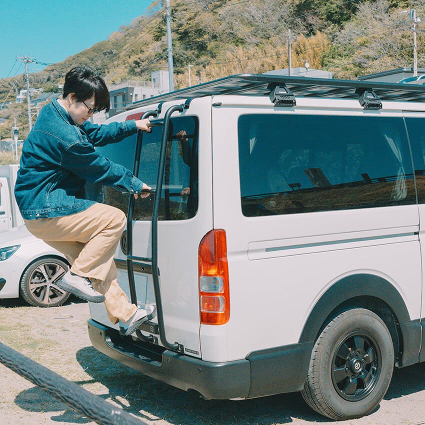 イモトアヤコの愛車“入手困難な特別ハイエース”を拝見！「女子ウケは悪い。でもオジサンには響く（笑）」 - 14枚目の画像