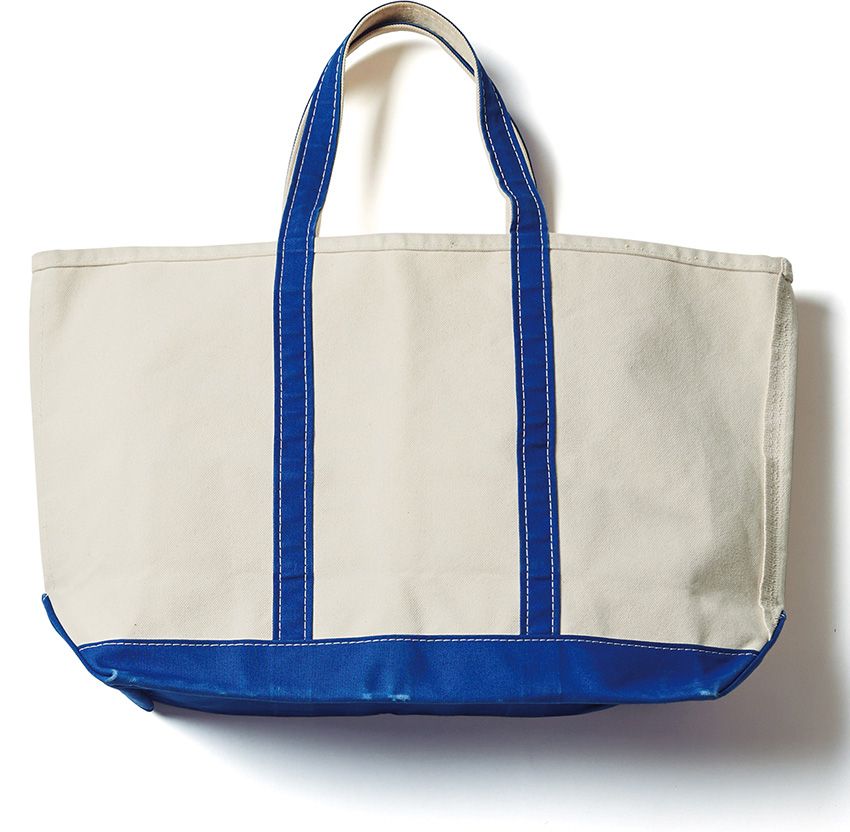 現在も米国メイン州の自社工場で、ハンドメイドされているブランドの代表モデル。24オンスのヘビーウェイトキャンバスを使用したシンプルなデザイン。約H38×W43×D19cm 1万2100円／エル・エル・ビーン　0422-79-9131