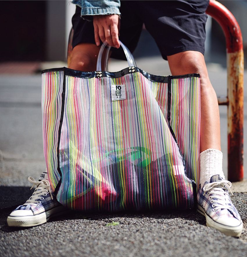 芸人ロッチ・コカドさんの“海”コーデをパパラッチ！古着のGジャンに、自作アロハシャツも - 3枚目の画像