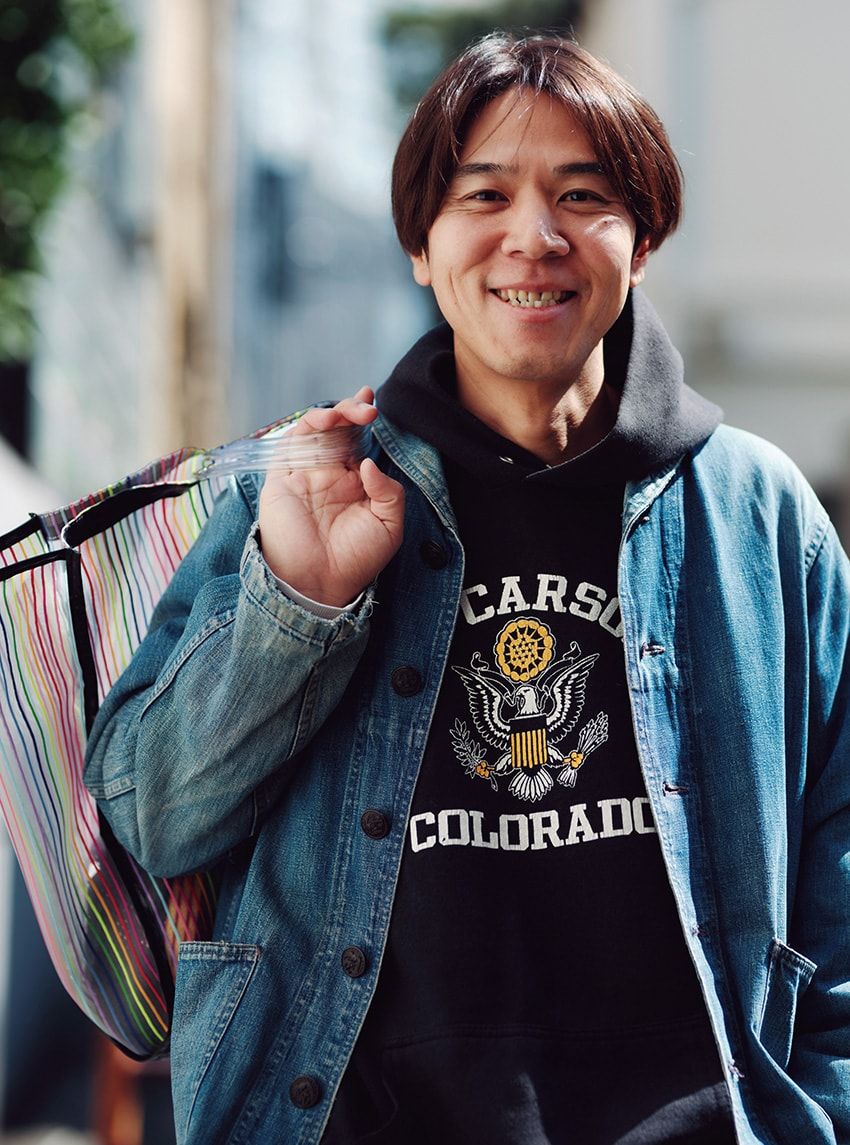 芸人ロッチ・コカドさんの“海”コーデをパパラッチ！古着のGジャンに、自作アロハシャツも - 2枚目の画像