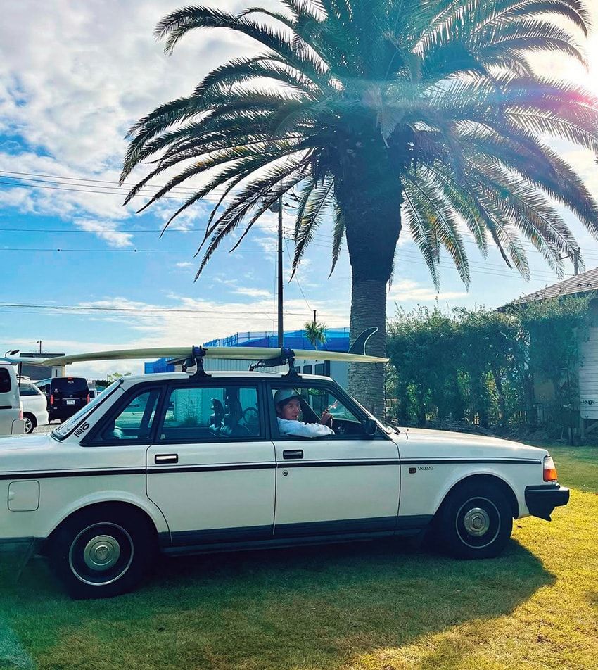 芸人ロッチ・コカドさんの“海”コーデをパパラッチ！古着のGジャンに、自作アロハシャツも - 5枚目の画像