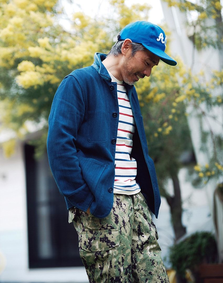 藍染めジャケットに、ブルーグラデのカーデetc. 建築家 岩切剣一郎さんの“海を感じる”スタイル3例 - 3枚目の画像