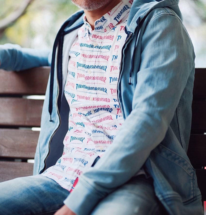 藍染めジャケットに、ブルーグラデのカーデetc. 建築家 岩切剣一郎さんの“海を感じる”スタイル3例 - 4枚目の画像