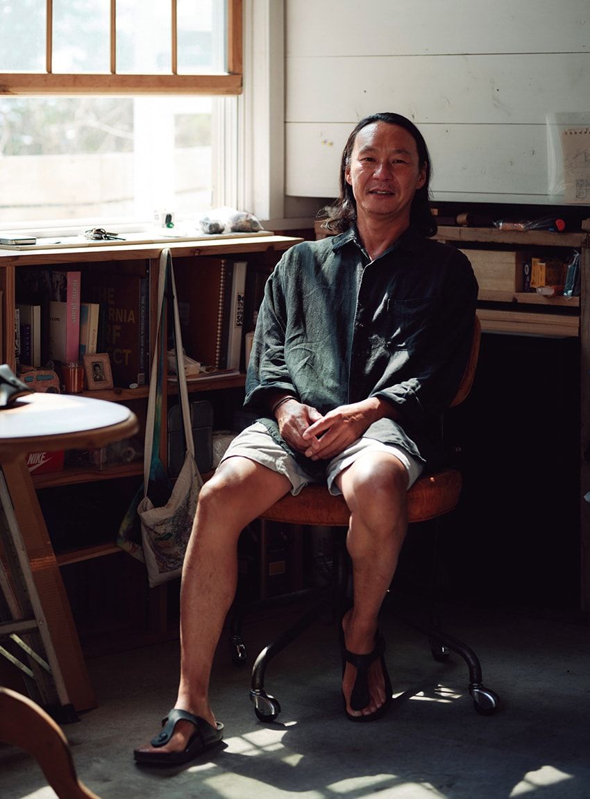 気取らず洒落る「サーファーの肖像」。建築家 河村礼緒さんの“等身大スタイル” - 1枚目の画像