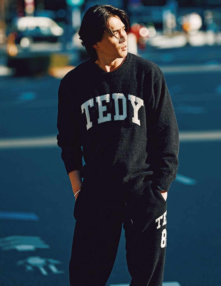 落語家 瀧川鯉斗さんの“サーフ”な私服をチラ見せ！セットアップに、シャツスタイルも - 1枚目の画像