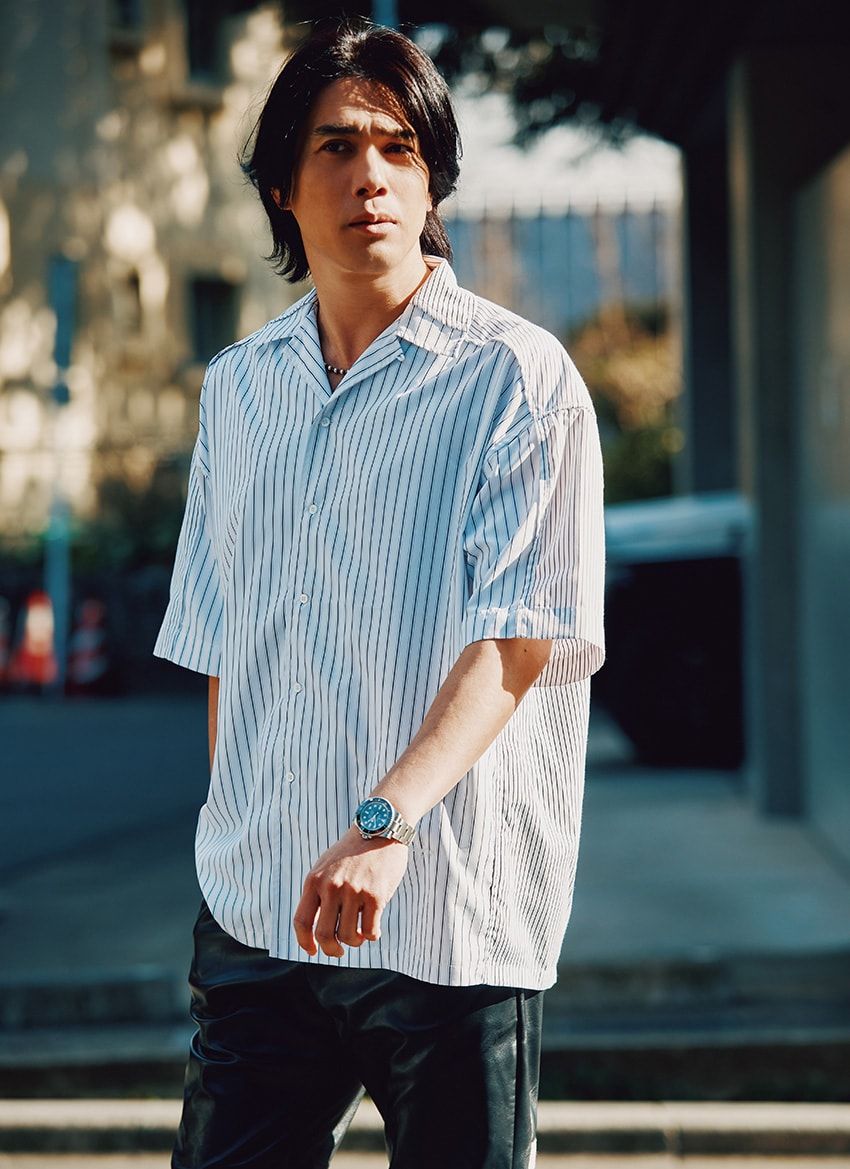 落語家 瀧川鯉斗さんの“サーフ”な私服をチラ見せ！セットアップに、シャツスタイルも - 6枚目の画像