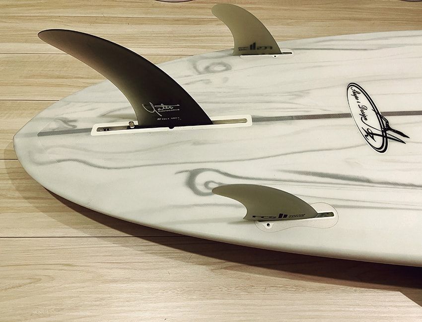 落語家 瀧川鯉斗さんの“サーフ”な私服をチラ見せ！セットアップに、シャツスタイルも - 7枚目の画像