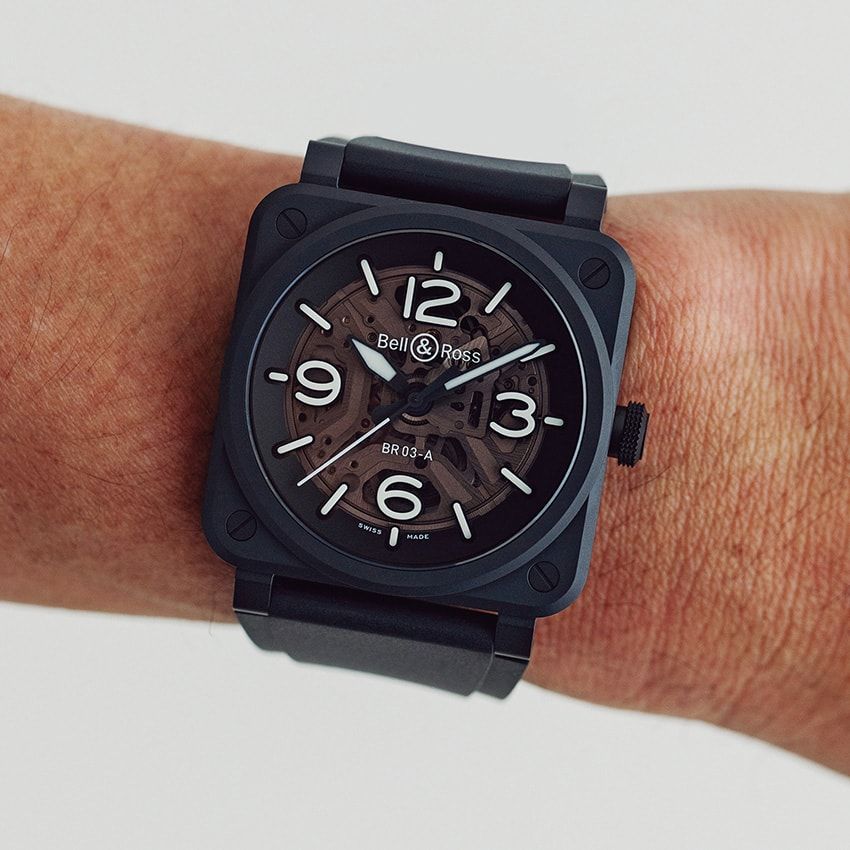 セラミックケース、縦41×横41mm、自動巻き。94万6000円／ベル＆ロス（ベル＆ロス 銀座ブティック　03-6264-3989）