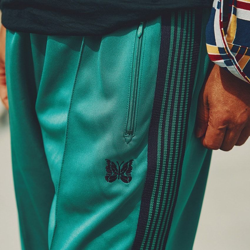 カラフルな柄シャツで春を満喫！ヒッピーな装いをまとめる種カジ流“小さな気遣い” - 1枚目の画像