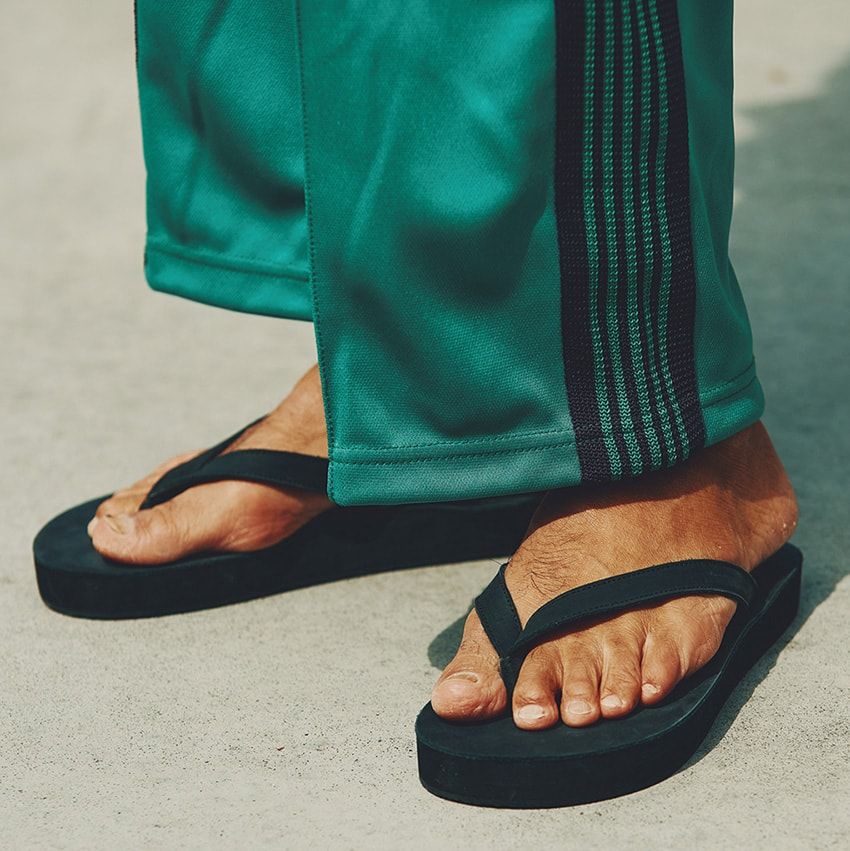 カラフルな柄シャツで春を満喫！ヒッピーな装いをまとめる種カジ流“小さな気遣い” - 6枚目の画像