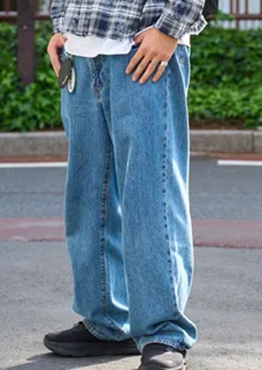 今季も絶好調「リーバイス」。街角で見つけたデニムラバーたちの最旬コーデ3選！ - 1枚目の画像