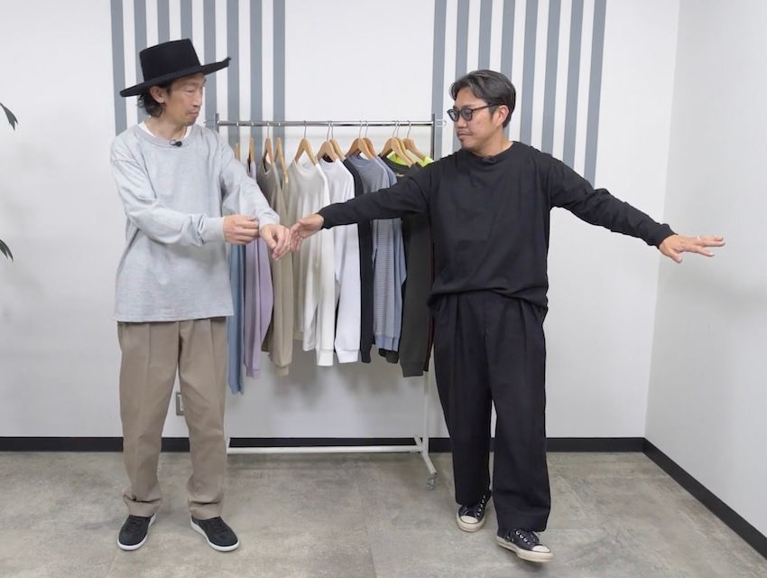 ハラ（178cm、60kg）は「フルーツオブザルーム」のLサイズを着用、キクチさん（171cm、70kg）は「フルーツオブザルーム」のXLサイズを着用