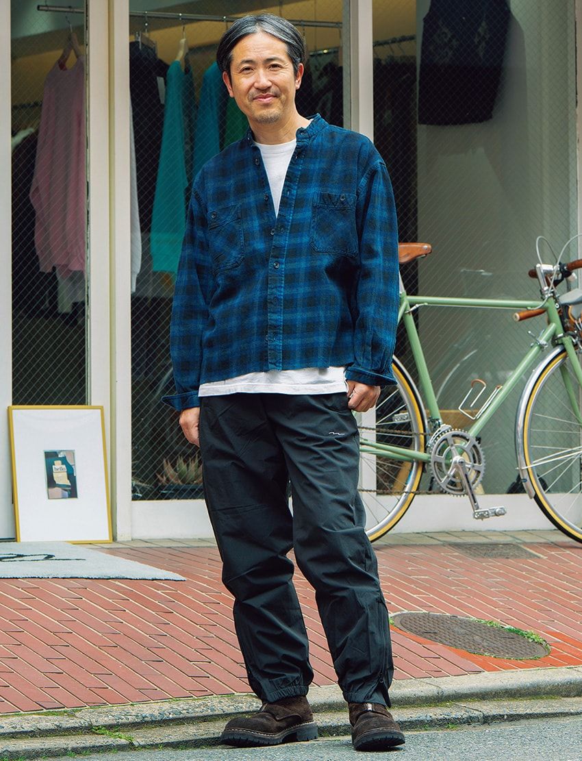 シャツ=チャコール カットソー、パンツ=ともにSPC ブーツ=グイディ