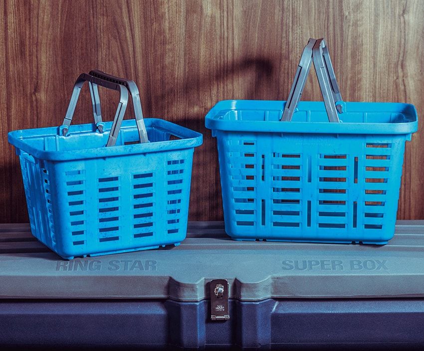 対馬の海洋プラゴミからリサイクルされたリングスターの「対馬オーシャンプラスチックバスケット」。大阪・関西万博の公式グッズストアへ協賛する。