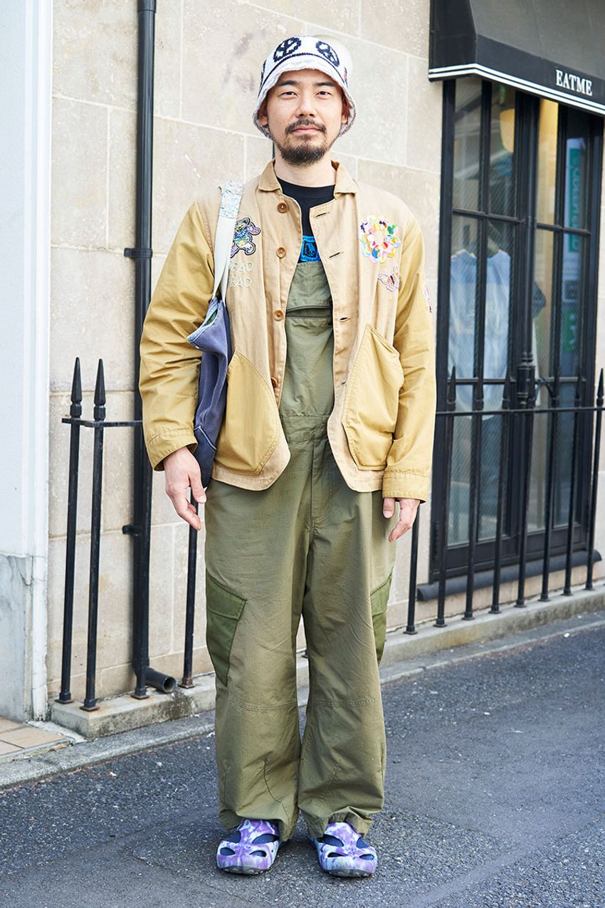 春のサンダルは少々の“品”が必要！「カラーソックス」で彩った、街のスタイルサンプル3選 - 4枚目の画像