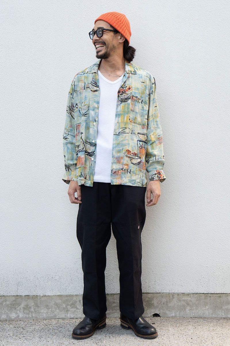 シャツ、カットソー＝ともに古着