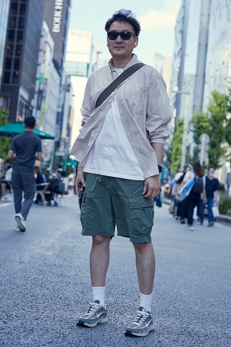 Tシャツ＝不明　ショーツ、バッグ＝ともにユニクロ　スニーカー＝ナイキ　腕時計＝アップル