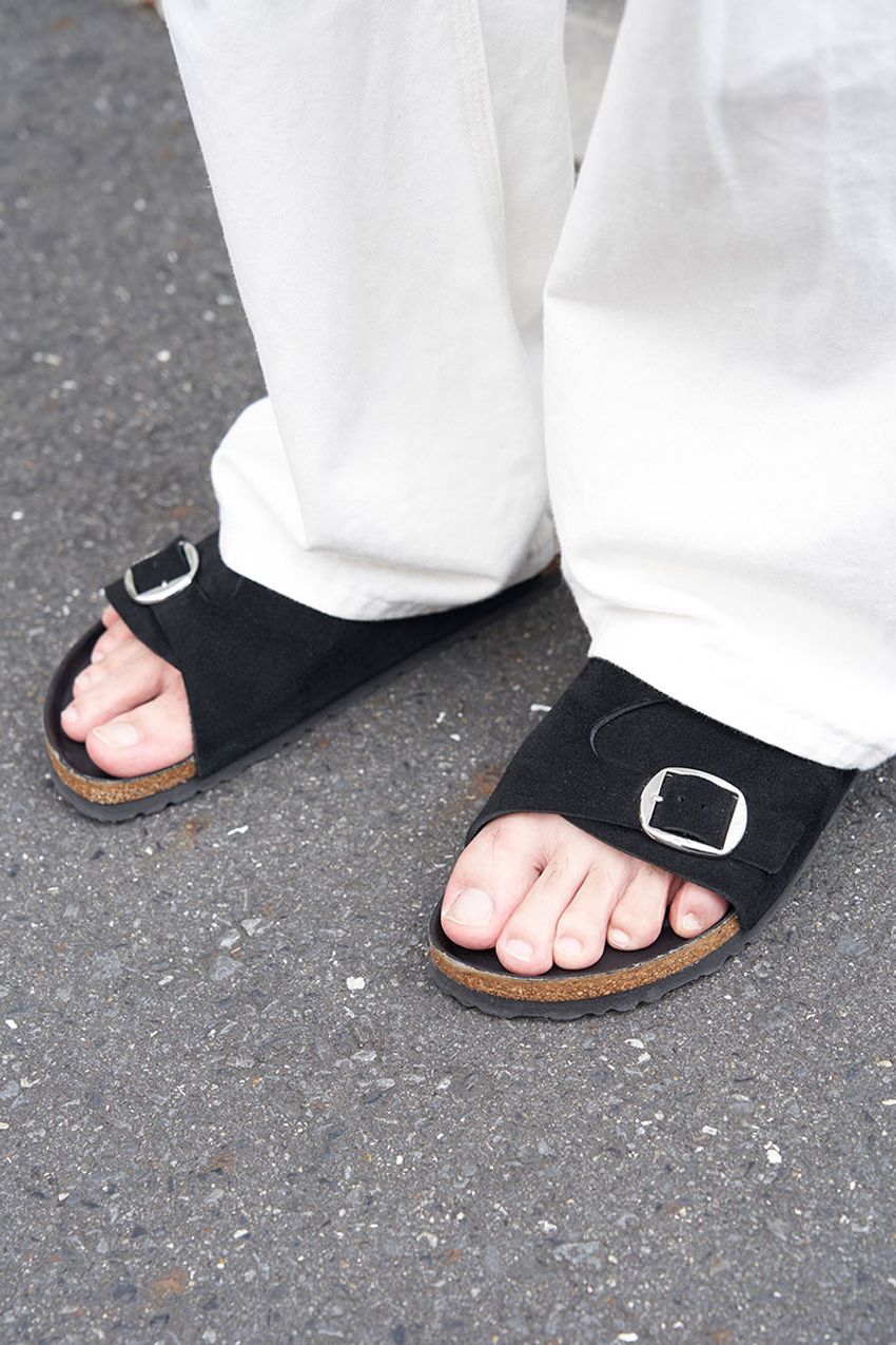 旬の“ホワイトパンツ”はどう選んで、どう着こなす？ 街の洒落者のリアルコーデ3選！ - 3枚目の画像