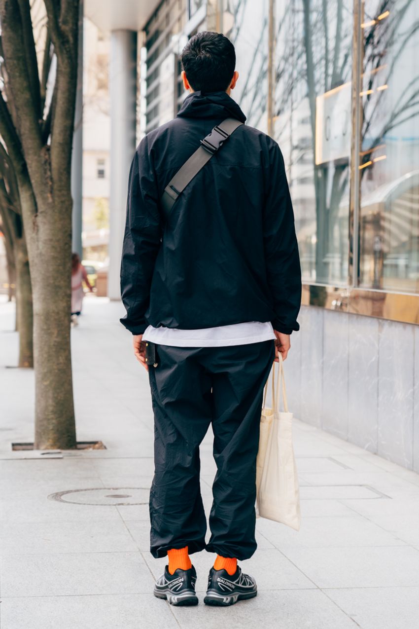 “インナーの白T使い”が上手い街の洒落者たちをスナップ！青シャツ合わせ、Tシャツ重ねetc. - 7枚目の画像