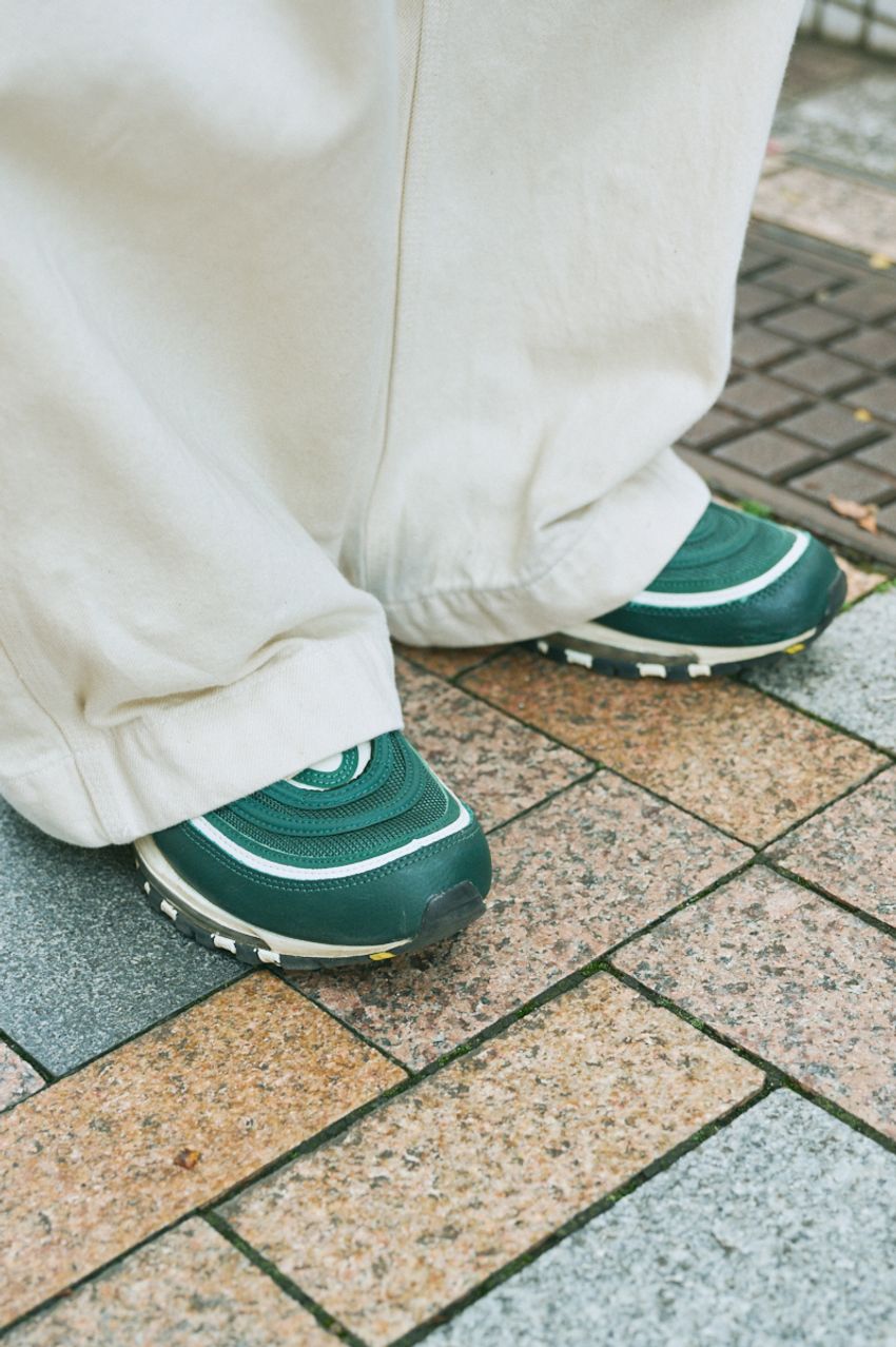 【最新版】2025年「Tイチ・スタイル」を街角から速報！洒落た3名の愛用品は古着、フェスTetc. - 3枚目の画像