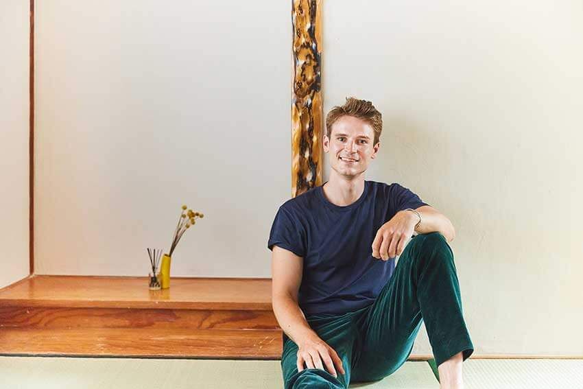 アントン・ウォールマン●1992年生まれ、ストックホルム出身。19歳の頃からファッションモデルとして世界をまたにかけて活躍。数回の来日を経て、2019年より日本に移住。日本の空き家を自らの手でリノベーション、セルフビルドした様子をYouTubeでも配信し、2023年、『FREE HOUSES IN JAPAN』を自費出版している。Instagram：@anton.injapan