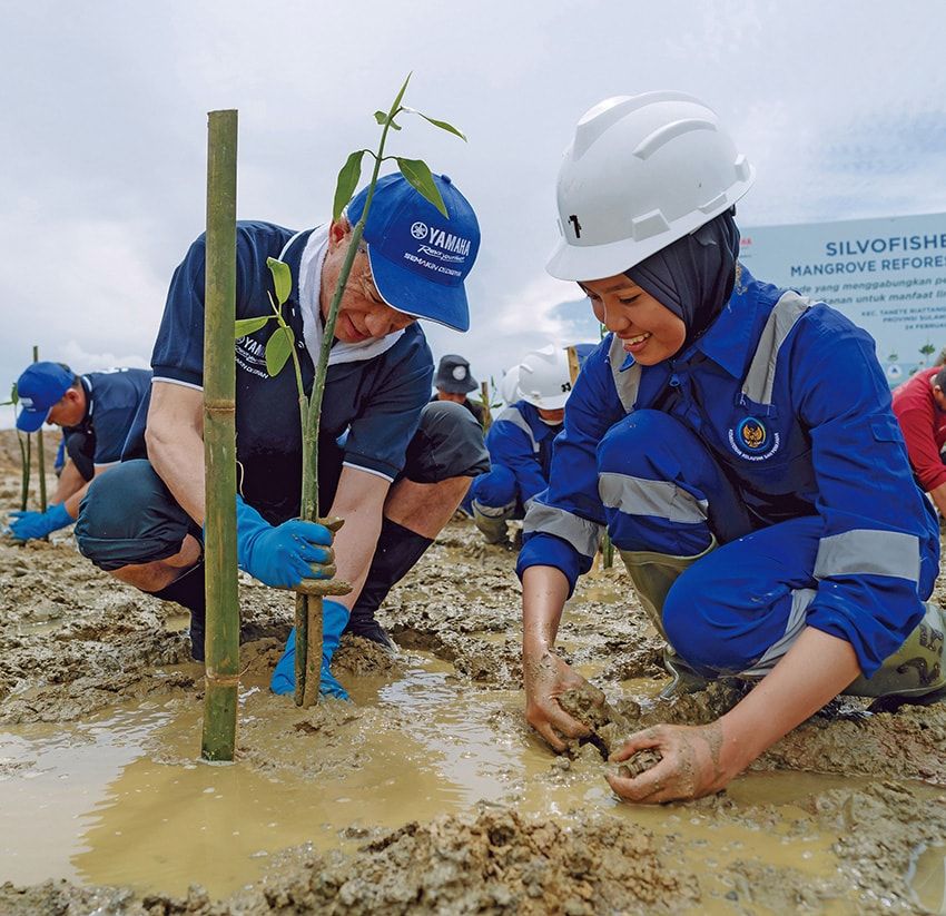 インドネシアやタイで行うマングローブ植林などの環境活動も含め、ヤマハはマルチウェイで脱炭素化に取り組む。