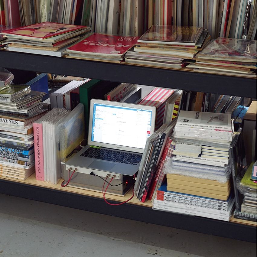 住所非公開、完全アポイント制。風変わりな書店兼ギャラリー「ハイ・ブリッジ・ブックス」を渡辺真史さんが探訪 - 1枚目の画像