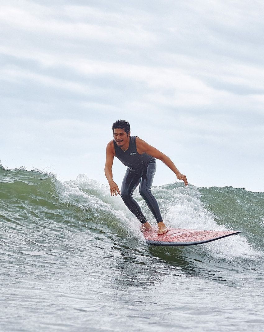 坂口憲二が人生を懸けて楽しむ4つのこと。“白T”オンリーでこなれるポイントは？【今週の人気記事TOP5】 - 2枚目の画像