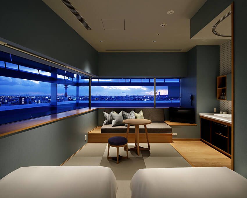 角部屋にあって、窓からの眺めが開放的な「コーナーツインルーム」3名定員。