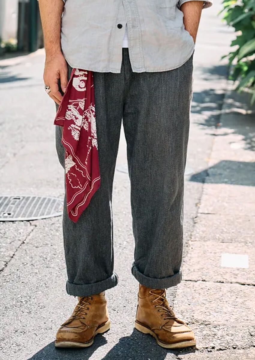 軽装にスカーフをON！ 真似したいお洒落な取り入れ方をスナップで調査 - 1枚目の画像