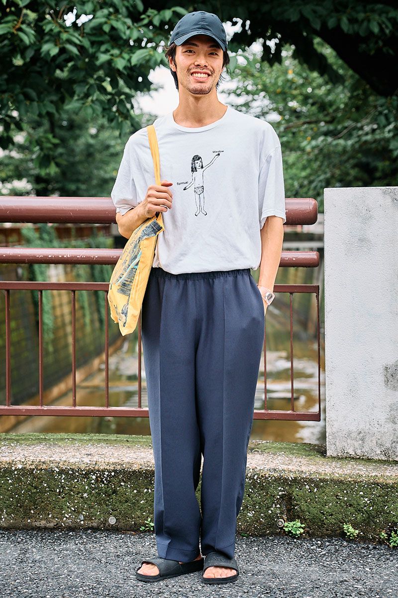 Tシャツ＝ファッキンオーサム