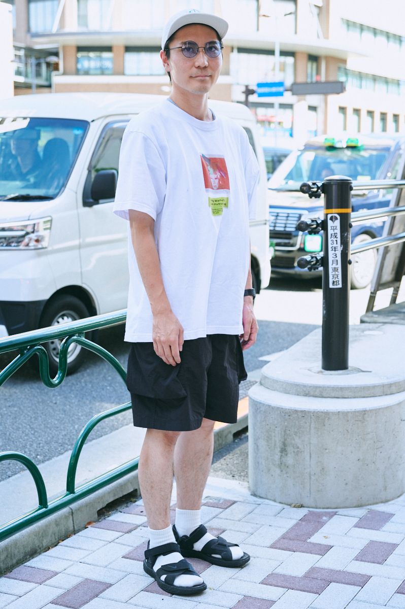 Tシャツ＝ユニクロ