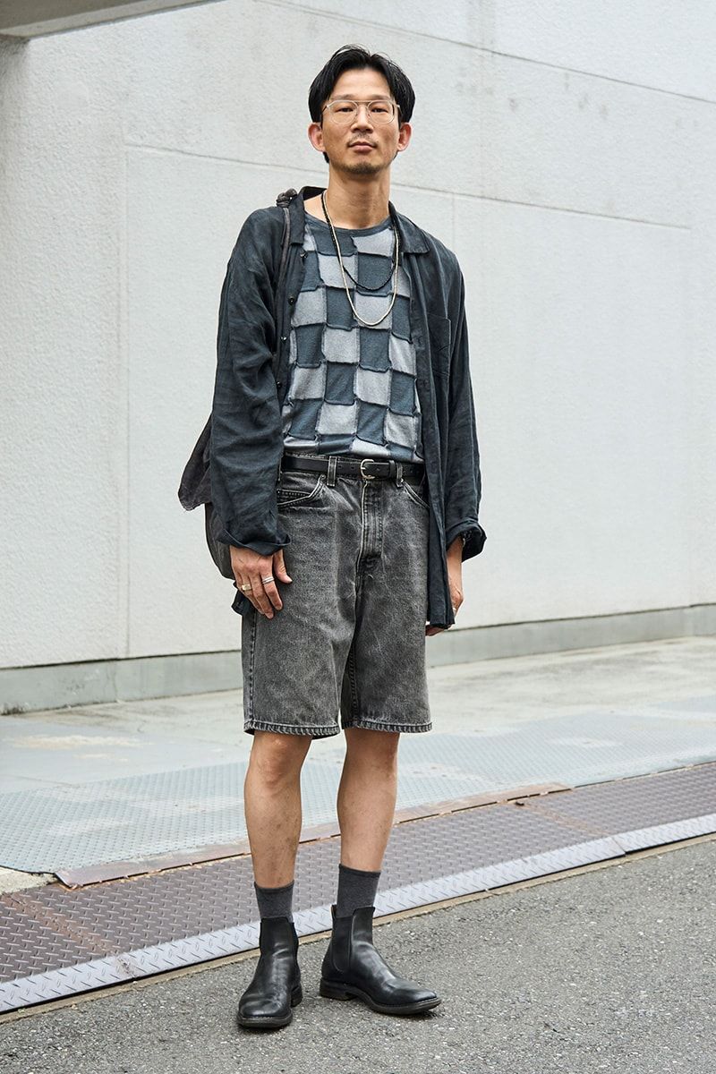 シャツ、Tシャツ＝ともに古着