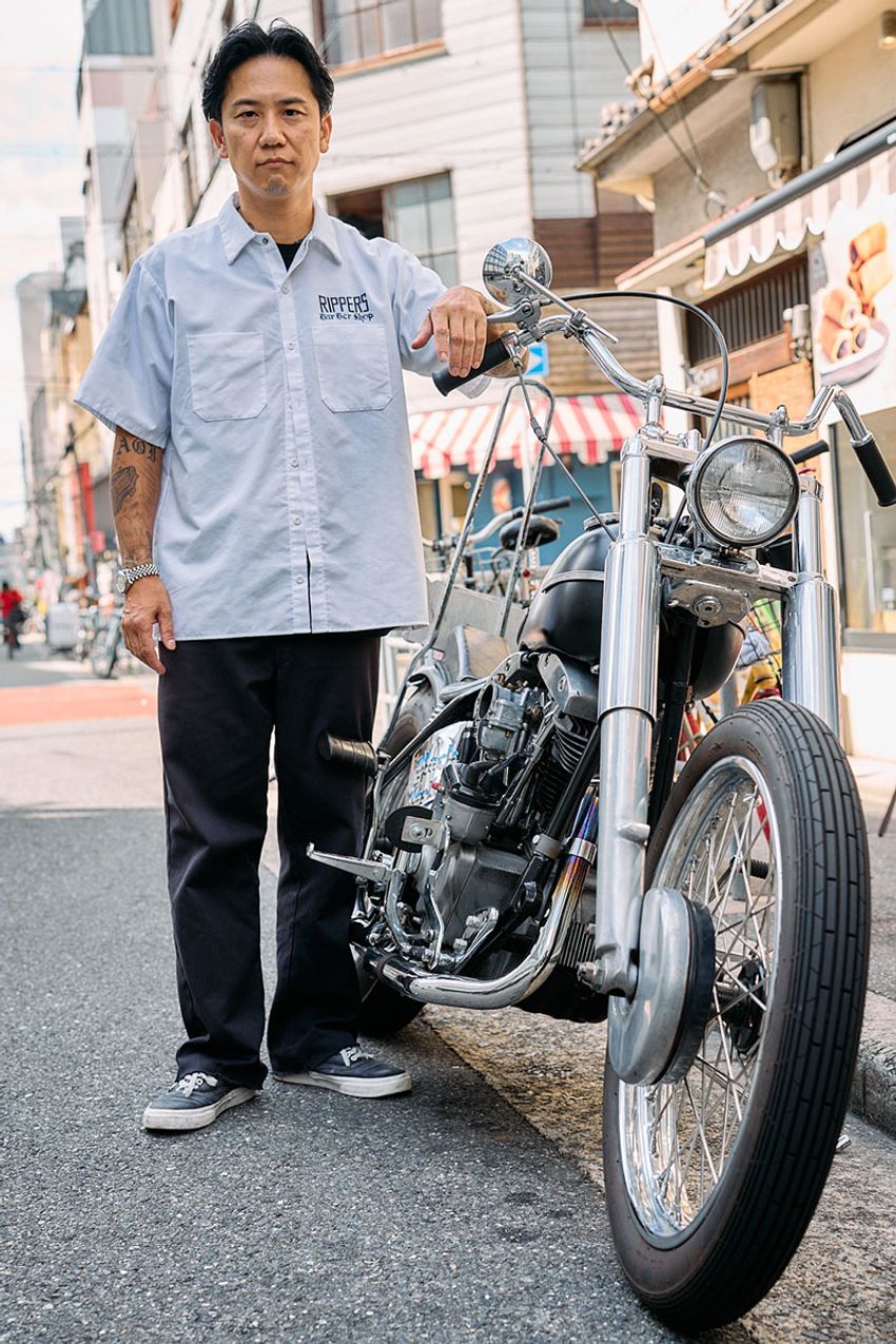 【40〜50代】洒落者たちの「半袖シャツ」、どのブランドをどんなコーデに落とし込んだ？街角で調査！ - 4枚目の画像