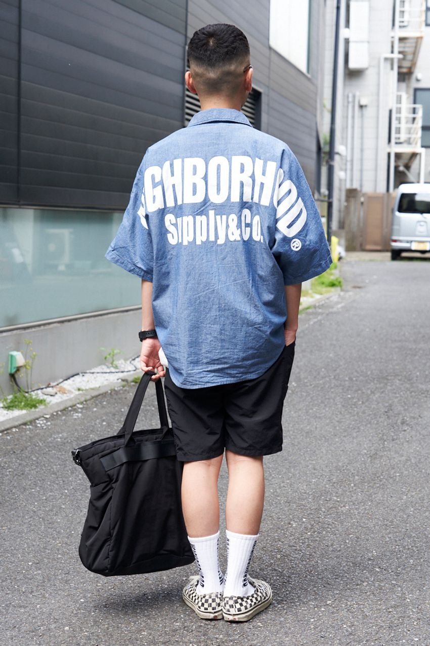 【40〜50代】洒落者たちの「半袖シャツ」、どのブランドをどんなコーデに落とし込んだ？街角で調査！ - 3枚目の画像