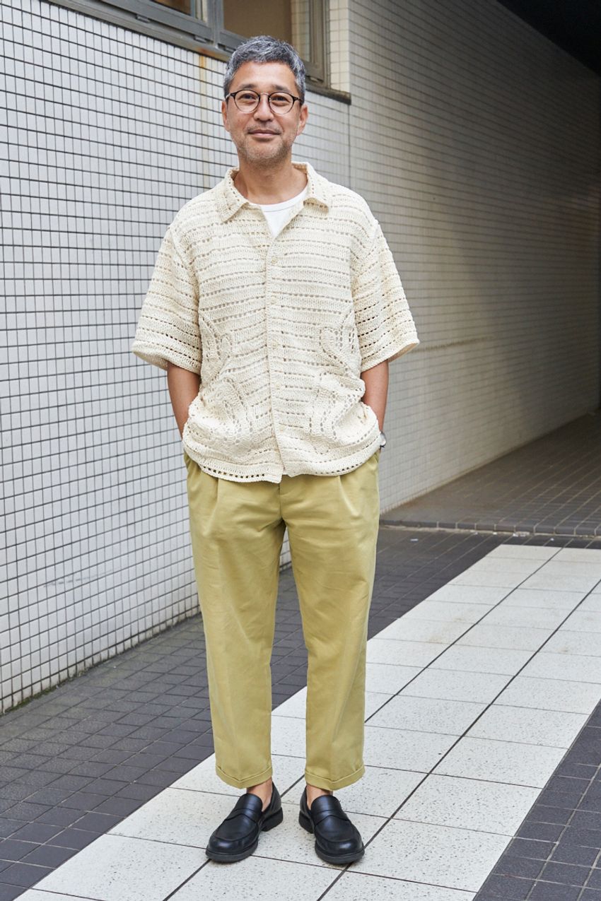 【40〜50代】洒落者たちの「半袖シャツ」、どのブランドをどんなコーデに落とし込んだ？街角で調査！ - 6枚目の画像