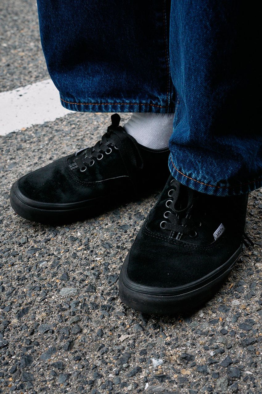 ラインナップ拡大中！話題の「ファミマの服」をコーデに取り入れた洒落者たちを街角でパパラッチ - 5枚目の画像