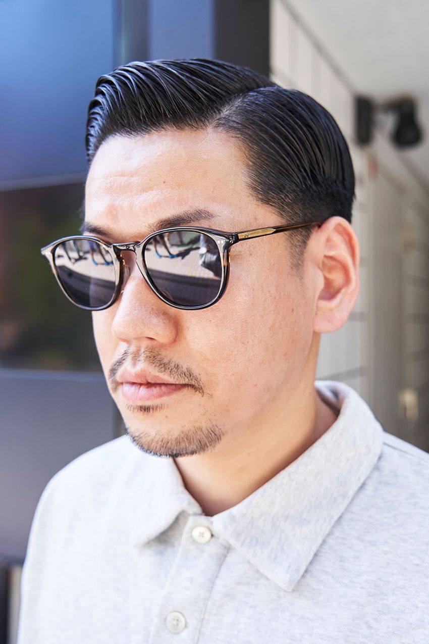 洒落た大人たちが実践する「オジサンに見せないポロシャツの着方」。シルエットはルーズ、ボタンは全留め - 9枚目の画像