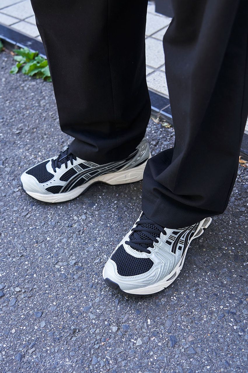 洒落た大人たちが実践する「オジサンに見せないポロシャツの着方」。シルエットはルーズ、ボタンは全留め - 10枚目の画像