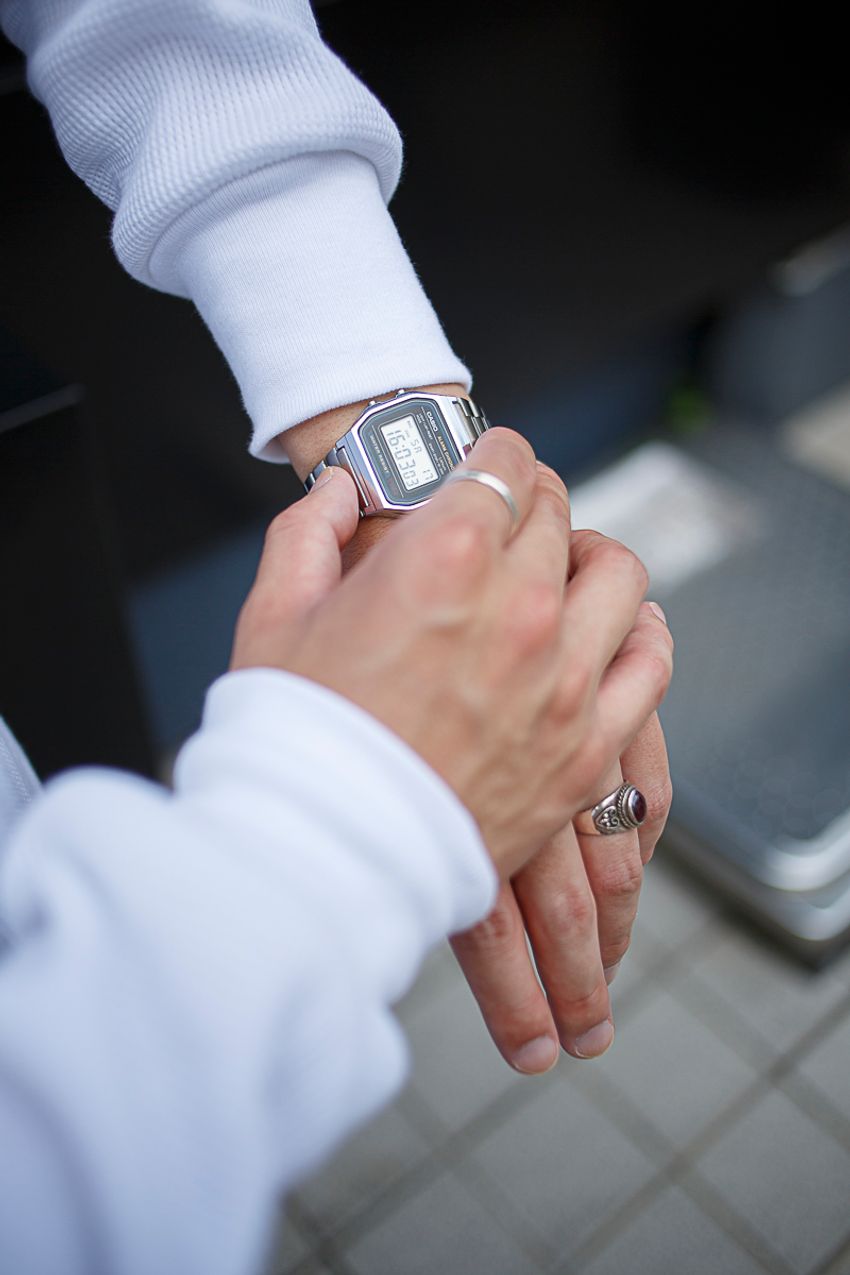 スタイルある大人たちに学ぶ、“自然体コーデ”の方程式。「服はシンプルに小物で個性を出す！」 - 10枚目の画像