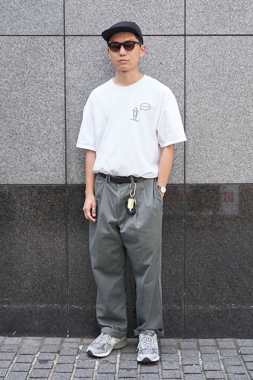 大人の“タックイン”をさらにお洒落に！ベルトとキーリングの重要性を示す3名をスナップで - 5枚目の画像