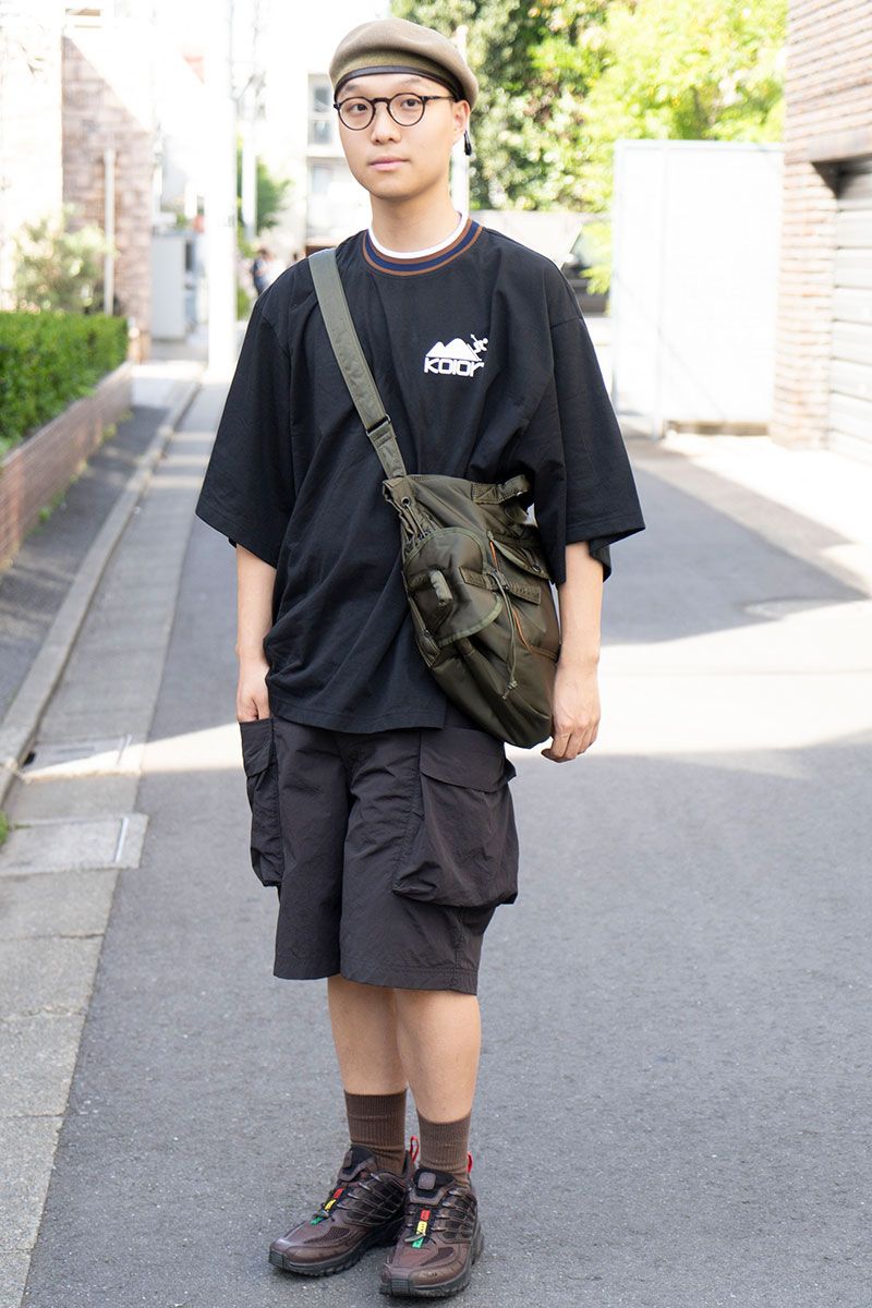 Tシャツ＝カラー