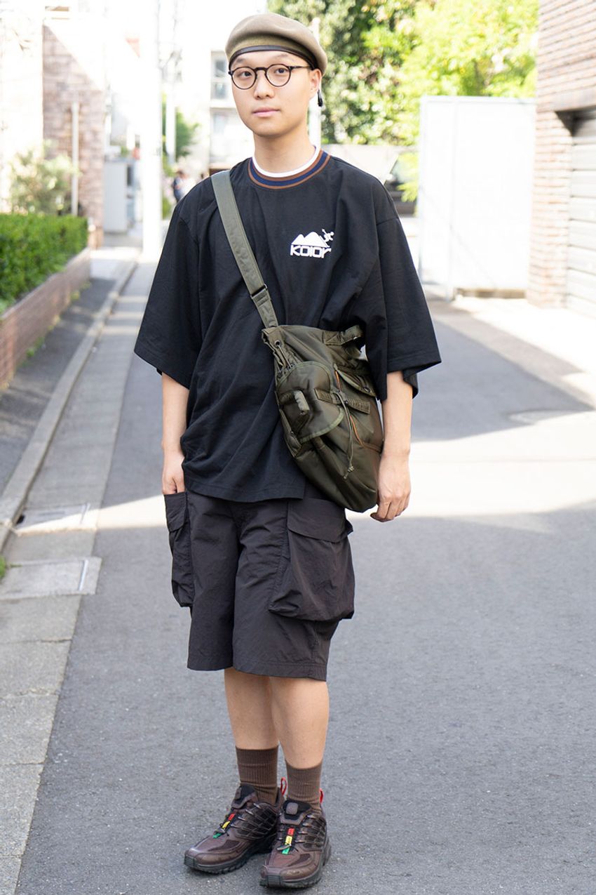 “子ども見え”を回避する最善手！“黒いショーツ”で大人っぽくキメた街角の3名 - 6枚目の画像