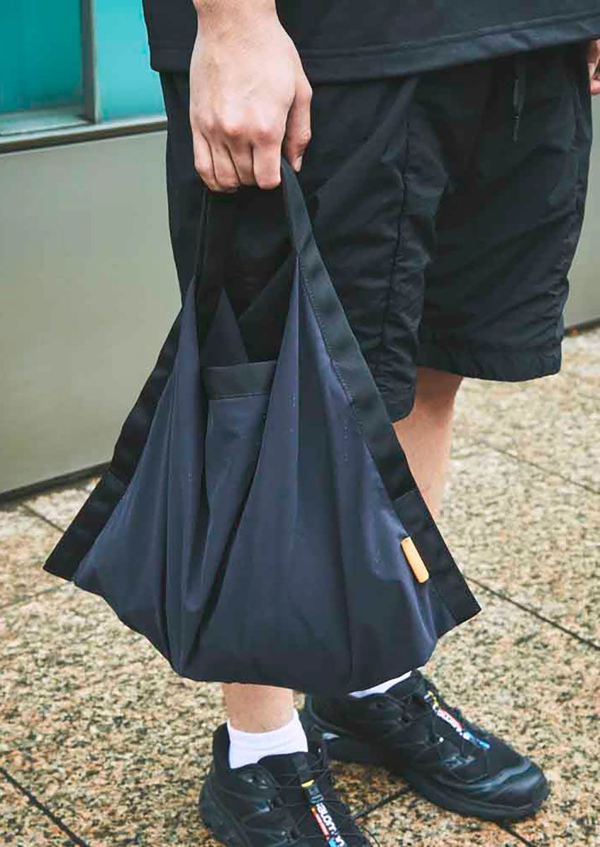 “子ども見え”を回避する最善手！“黒いショーツ”で大人っぽくキメた街角の3名 - 5枚目の画像